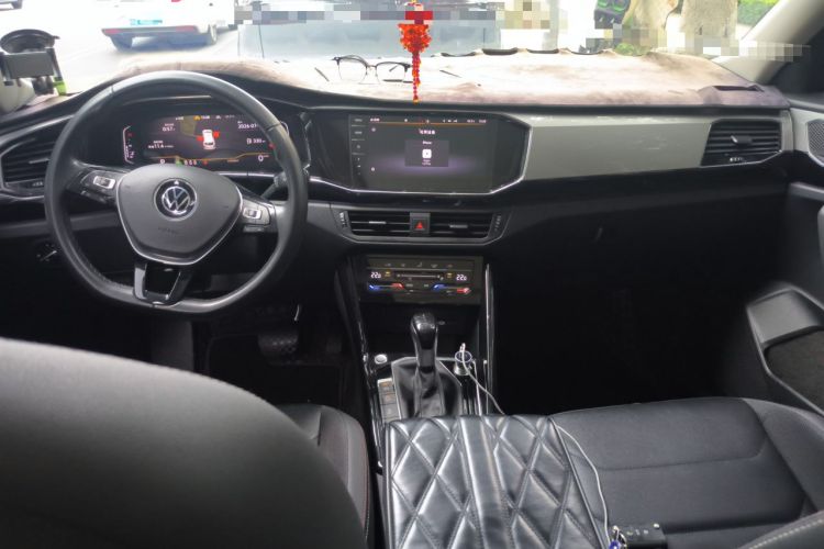 Used Volkswagen Tayron 2021 330TSI Two-Wheel-Drive 3rd Anniversary Limited Edition Center Console