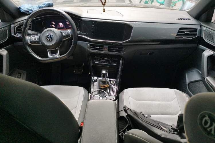 Used Volkswagen Tayron 2021 380TSI All-Wheel Drive R-Line Connected Version Center Console