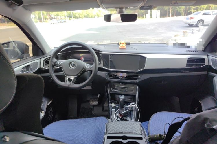 Used Volkswagen Tayron 2021 330TSI Two-Wheel Drive Luxury Smart Connectivity Version Center Console