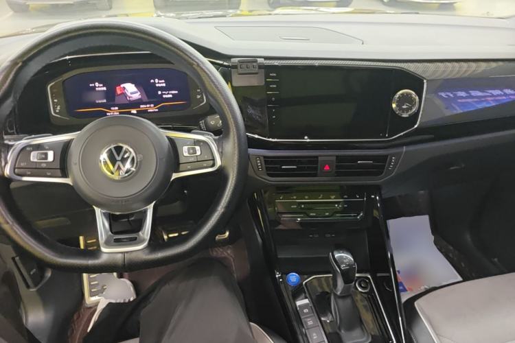 Used Volkswagen Tayron 2021 380TSI All-Wheel Drive R-Line Connected Version Center Console
