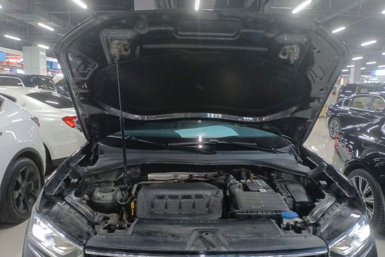 Used Volkswagen Tayron 2021 330TSI Two-Wheel-Drive 3rd Anniversary Limited Edition Engine Bay
