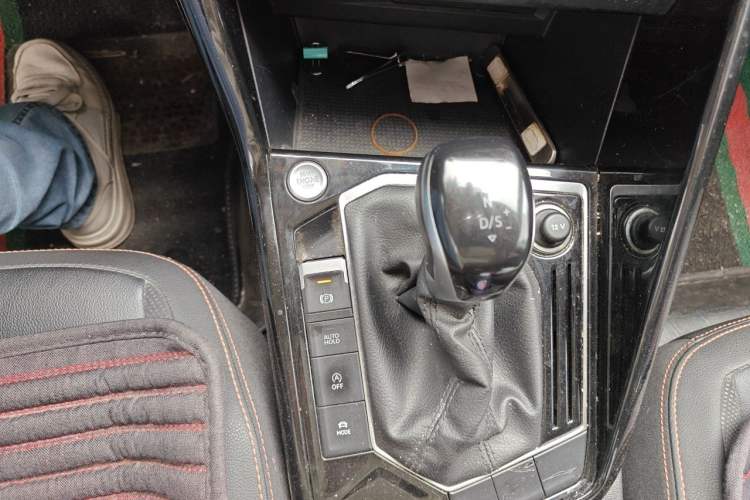 Used Volkswagen Tayron 2021 330TSI Two-Wheel Drive 30th Anniversary Edition Gear Lever