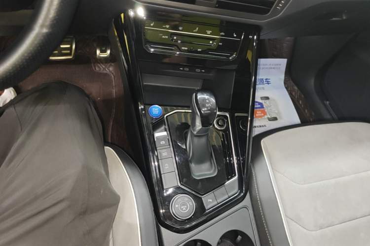 Used Volkswagen Tayron 2021 380TSI All-Wheel Drive R-Line Connected Version Gear Lever
