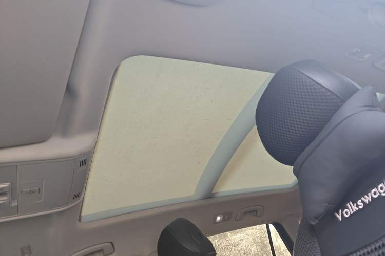 Used Volkswagen Tayron 2021 280TSI Two-Wheel Drive Luxury Smart Connectivity Version Headliner