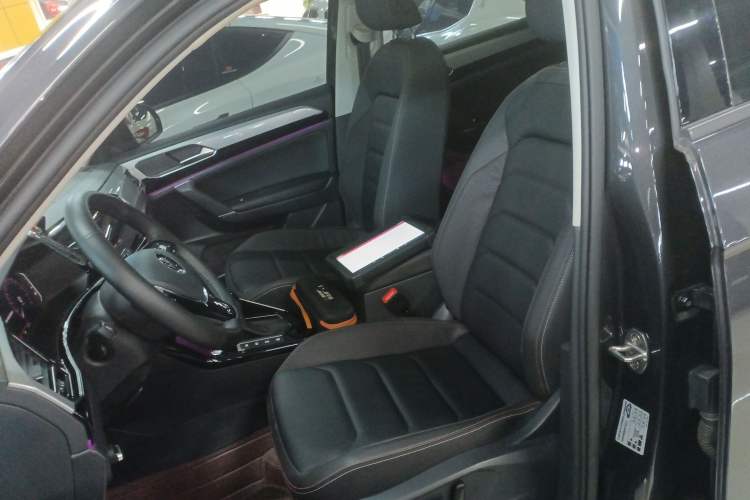 Used Volkswagen Tayron 2021 330TSI Two-Wheel-Drive 3rd Anniversary Limited Edition Left Front Seat