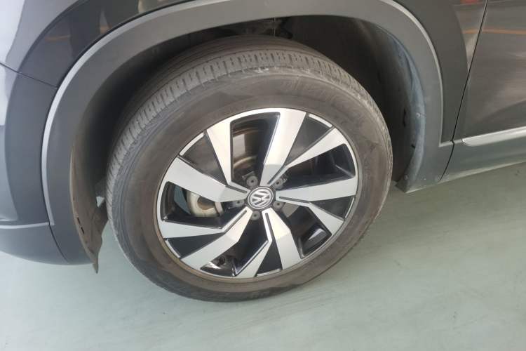 Used Volkswagen Tayron 2021 330TSI Two-Wheel Drive Luxury Smart Connectivity Version Left Front Wheel Hub