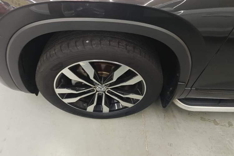 Used Volkswagen Tayron 2021 380TSI All-Wheel Drive R-Line Connected Version Left Front Wheel Hub