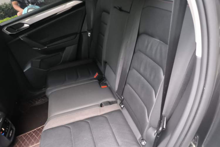 Used Volkswagen Tayron 2021 330TSI Two-Wheel-Drive 3rd Anniversary Limited Edition Left Rear Seat