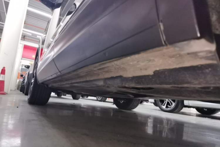 Used Volkswagen Tayron 2021 280TSI Two-Wheel Drive Luxury Smart Connectivity Version Left Side Sill