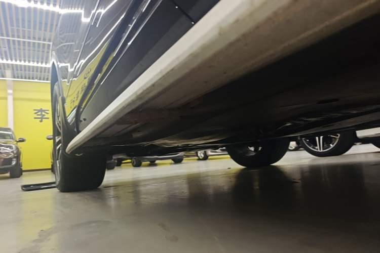 Used Volkswagen Tayron 2021 380TSI All-Wheel Drive R-Line Connected Version Left Side Sill