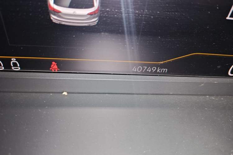 Used Volkswagen Tayron 2021 330TSI Two-Wheel-Drive 3rd Anniversary Limited Edition Odometer Close Up
