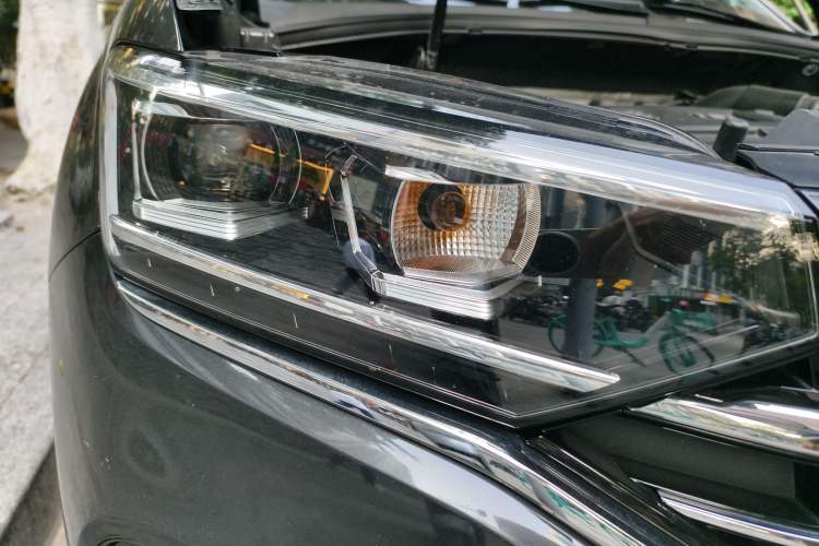 Used Volkswagen Tayron 2021 380TSI All-Wheel Drive R-Line Connected Version Right Front Headlight
