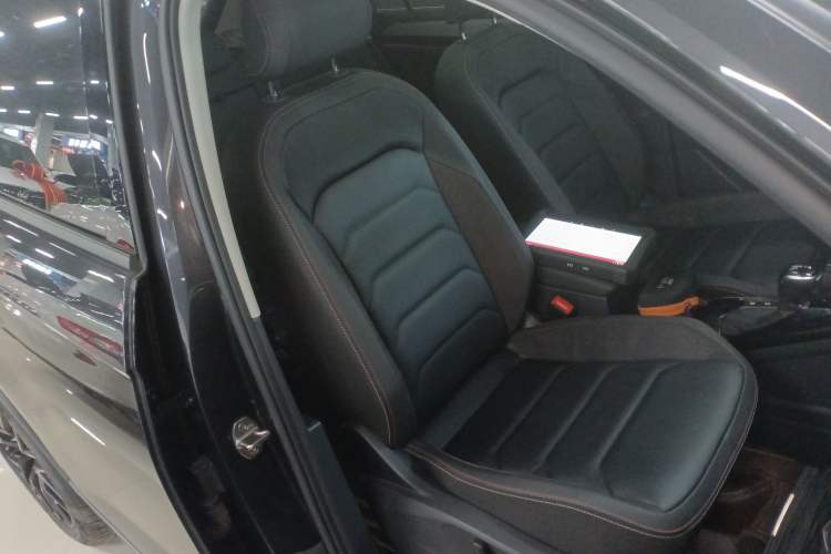Used Volkswagen Tayron 2021 330TSI Two-Wheel-Drive 3rd Anniversary Limited Edition Right Front Seat