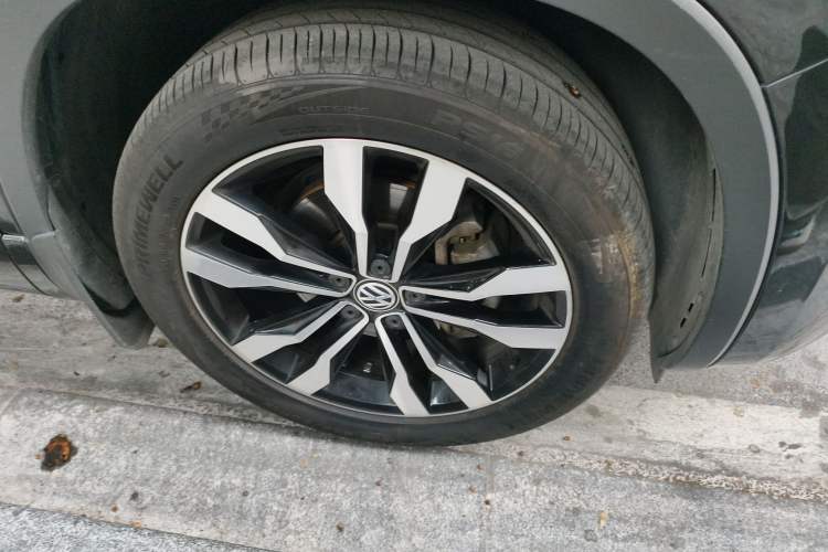 Used Volkswagen Tayron 2021 380TSI All-Wheel Drive R-Line Connected Version Right Front Wheel Hub