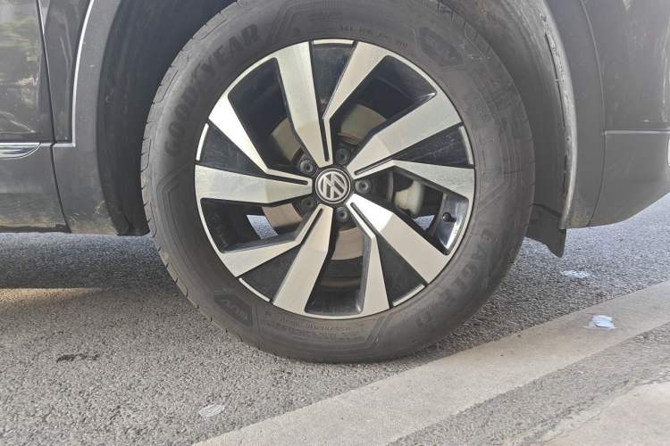 Used Volkswagen Tayron 2021 280TSI Two-Wheel Drive Luxury Smart Connectivity Version Right Front Wheel Hub
