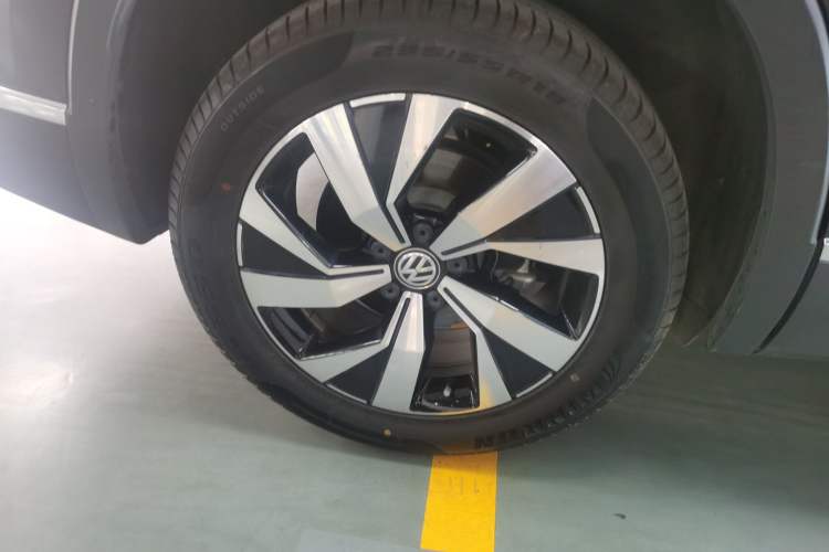 Used Volkswagen Tayron 2021 330TSI Two-Wheel Drive Luxury Smart Connectivity Version Right Rear Wheel Hub