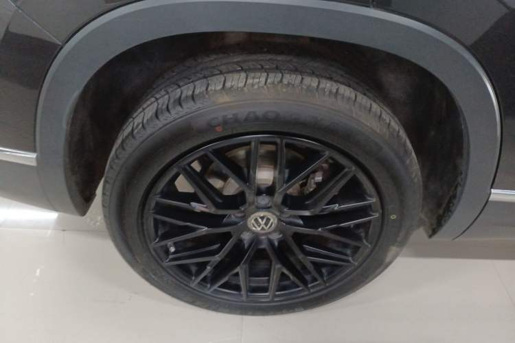Used Volkswagen Tayron 2021 330TSI Two-Wheel-Drive 3rd Anniversary Limited Edition Right Rear Wheel Hub