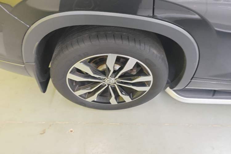 Used Volkswagen Tayron 2021 380TSI All-Wheel Drive R-Line Connected Version Right Rear Wheel Hub