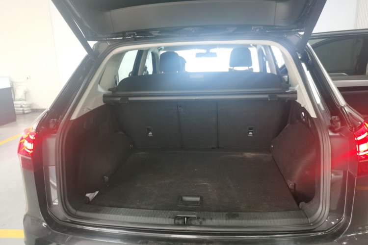 Used Volkswagen Tayron 2021 330TSI Two-Wheel Drive Luxury Smart Connectivity Version Trunk