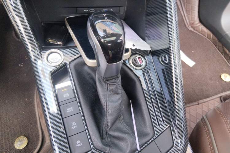 Used Volkswagen Tayron 2021 330TSI Two-Wheel-Drive 3rd Anniversary Limited Edition Plus Gear Lever