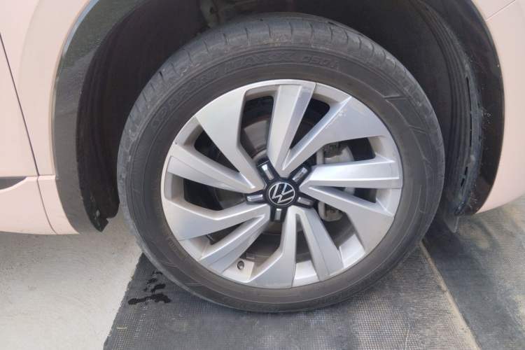 Used Volkswagen Tayron 2021 330TSI Two-Wheel-Drive 3rd Anniversary Limited Edition Plus Right Front Wheel Hub
