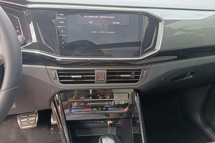 Used Volkswagen Tayron 2021 380TSI All-Wheel Drive R-Line Connected Version Audio And AC Panel