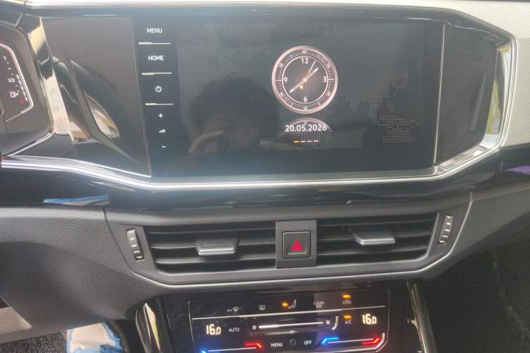 Used Volkswagen Tayron 2021 330TSI Two-Wheel-Drive 3rd Anniversary Limited Edition Audio And AC Panel