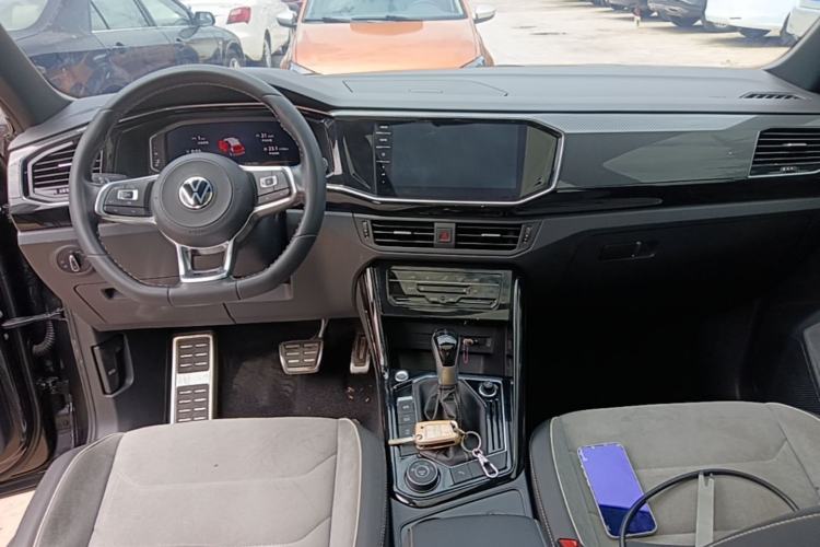 Used Volkswagen Tayron 2021 380TSI All-Wheel Drive R-Line Connected Version Center Console