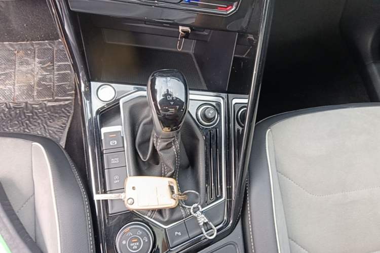 Used Volkswagen Tayron 2021 380TSI All-Wheel Drive R-Line Connected Version Gear Lever