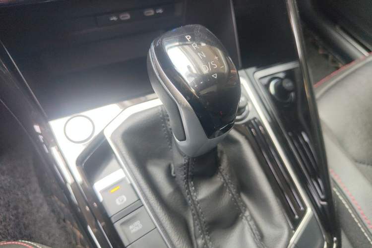 Used Volkswagen Tayron 2021 330TSI Two-Wheel-Drive 3rd Anniversary Limited Edition Gear Lever