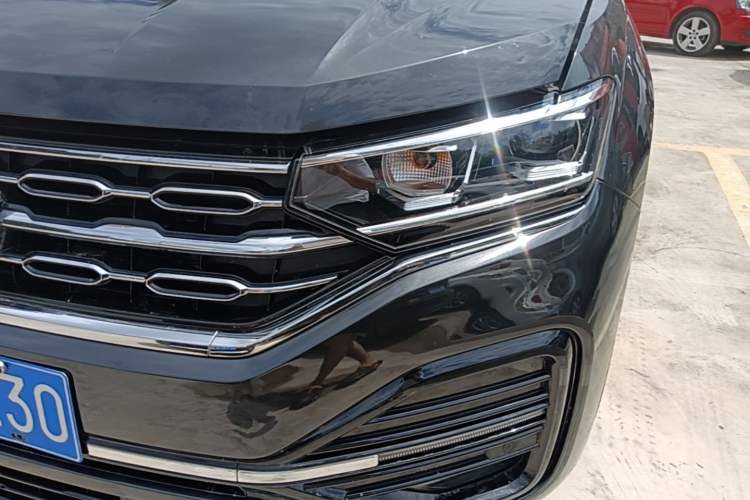 Used Volkswagen Tayron 2021 380TSI All-Wheel Drive R-Line Connected Version Left Front Headlight