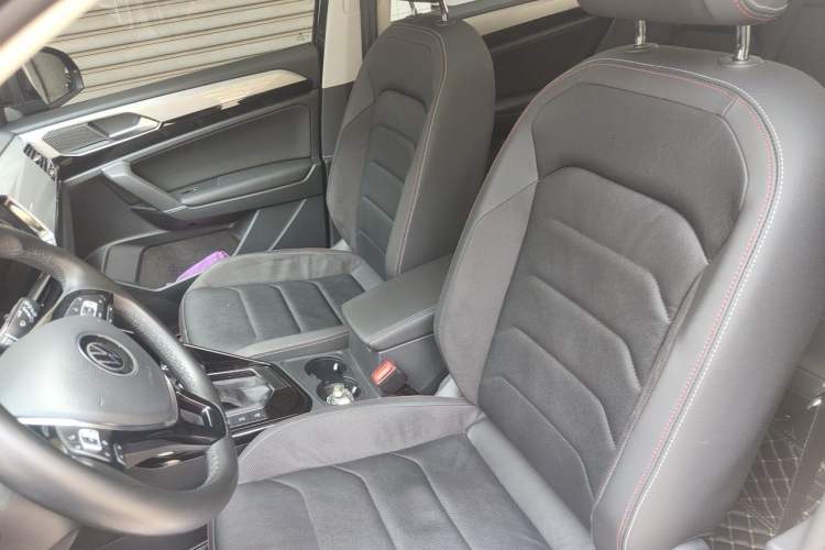 Used Volkswagen Tayron 2021 330TSI Two-Wheel-Drive 3rd Anniversary Limited Edition Left Front Seat