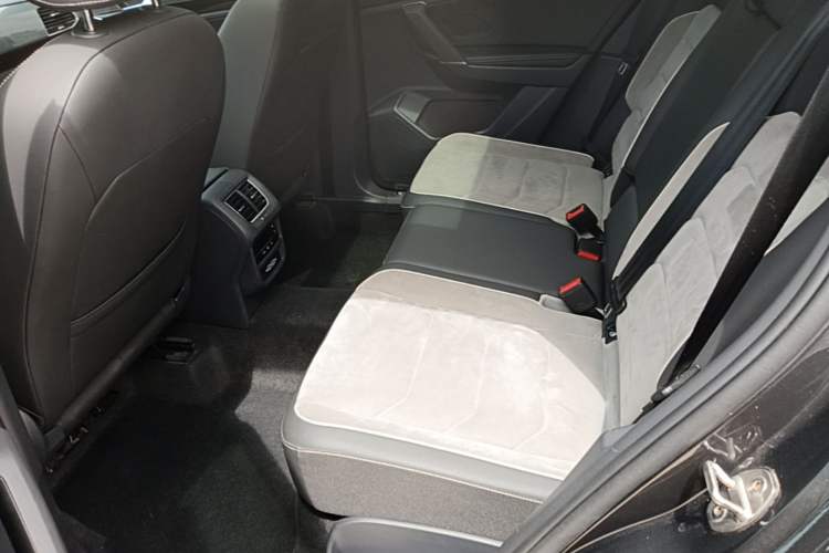 Used Volkswagen Tayron 2021 380TSI All-Wheel Drive R-Line Connected Version Left Rear Seat