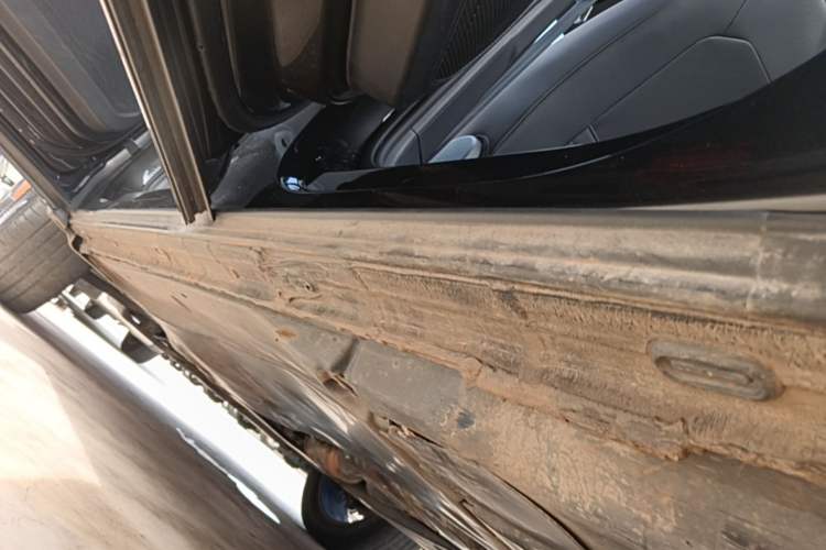 Used Volkswagen Tayron 2021 380TSI All-Wheel Drive R-Line Connected Version Left Side Sill