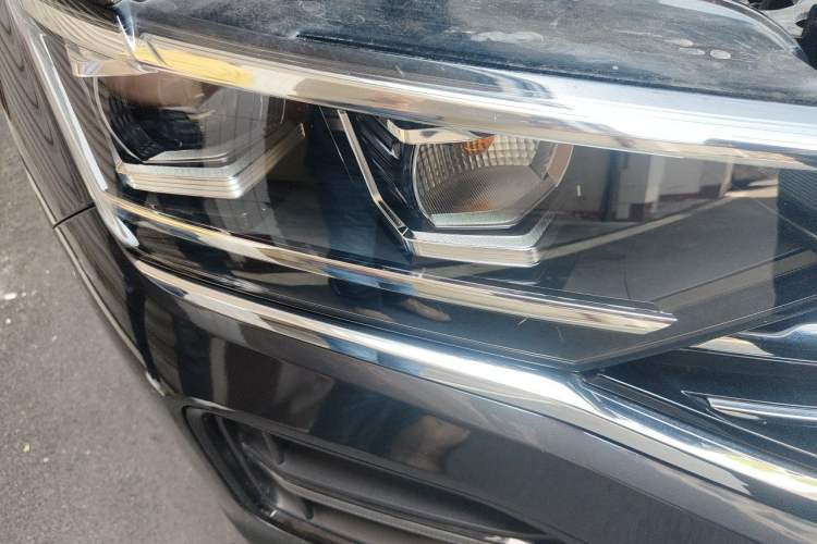 Used Volkswagen Tayron 2021 330TSI Two-Wheel-Drive 3rd Anniversary Limited Edition Right Front Headlight