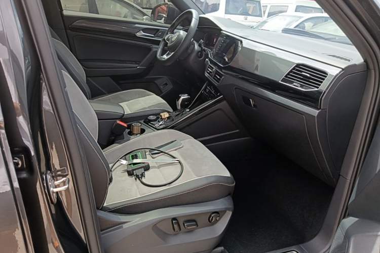 Used Volkswagen Tayron 2021 380TSI All-Wheel Drive R-Line Connected Version Right Front Seat