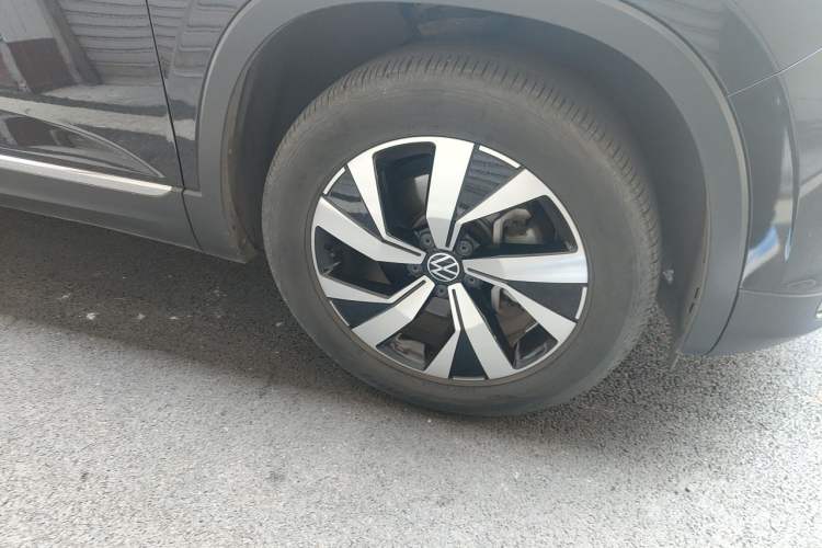Used Volkswagen Tayron 2021 330TSI Two-Wheel-Drive 3rd Anniversary Limited Edition Right Front Wheel Hub
