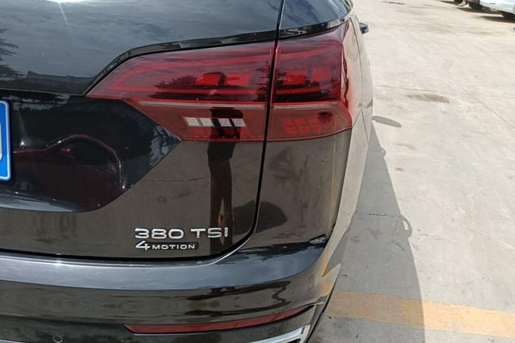 Used Volkswagen Tayron 2021 380TSI All-Wheel Drive R-Line Connected Version Right Rear Taillight