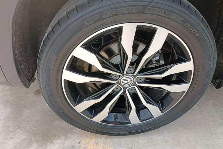 Used Volkswagen Tayron 2021 380TSI All-Wheel Drive R-Line Connected Version Right Rear Wheel Hub