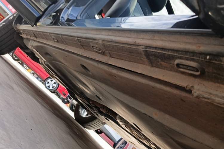 Used Volkswagen Tayron 2021 380TSI All-Wheel Drive R-Line Connected Version Right Side Sill