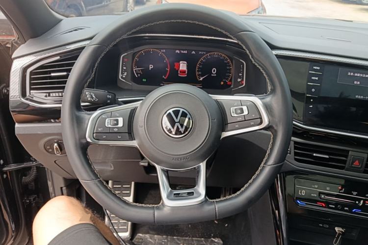 Used Volkswagen Tayron 2021 380TSI All-Wheel Drive R-Line Connected Version Steering Wheel