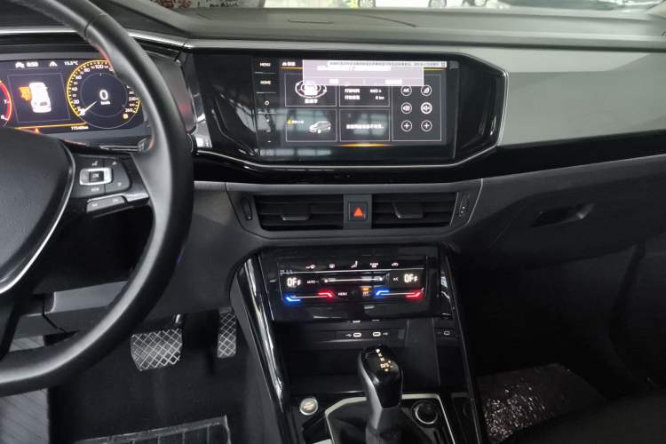 Used Volkswagen Tayron 2021 330TSI Two-Wheel-Drive 3rd Anniversary Limited Edition Audio And AC Panel
