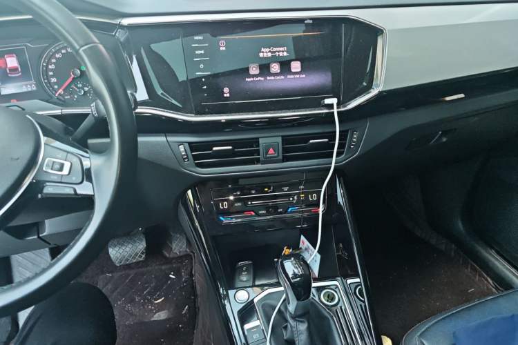 Used Volkswagen Tayron 2021 280TSI Two-Wheel Drive Luxury Smart Connectivity Version Audio And AC Panel