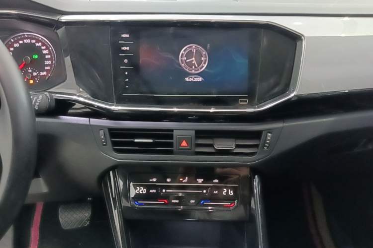 Used Volkswagen Tayron 2021 330TSI Two-Wheel Drive Luxury Smart Connectivity Version Audio And AC Panel