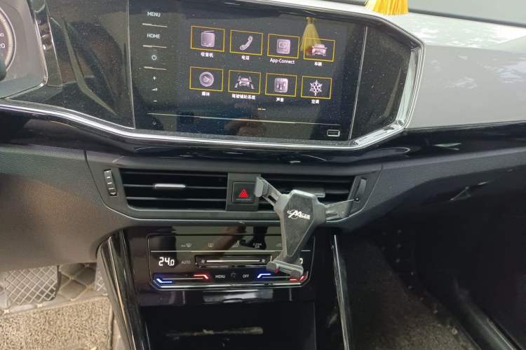Used Volkswagen Tayron 2021 330TSI Two-Wheel Drive Luxury Smart Connectivity Version Audio And AC Panel