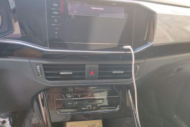 Used Volkswagen Tayron 2021 330TSI Two-Wheel Drive Luxury Smart Connectivity Version Audio And AC Panel