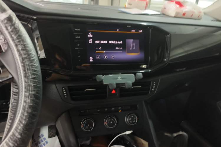 Used Volkswagen Tayron 2021 280TSI Two-Wheel Drive Comfort Connect Edition Audio And AC Panel