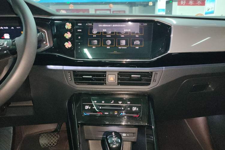 Used Volkswagen Tayron 2021 330TSI Two-Wheel Drive Luxury Smart Connectivity Version Audio And AC Panel