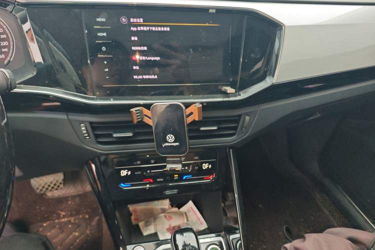 Used Volkswagen Tayron 2021 330TSI Two-Wheel Drive Luxury Smart Connectivity Version Audio And AC Panel