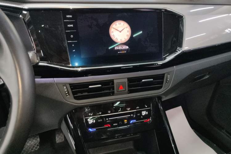 Used Volkswagen Tayron 2021 330TSI Two-Wheel Drive Luxury Smart Connectivity Version Audio And AC Panel